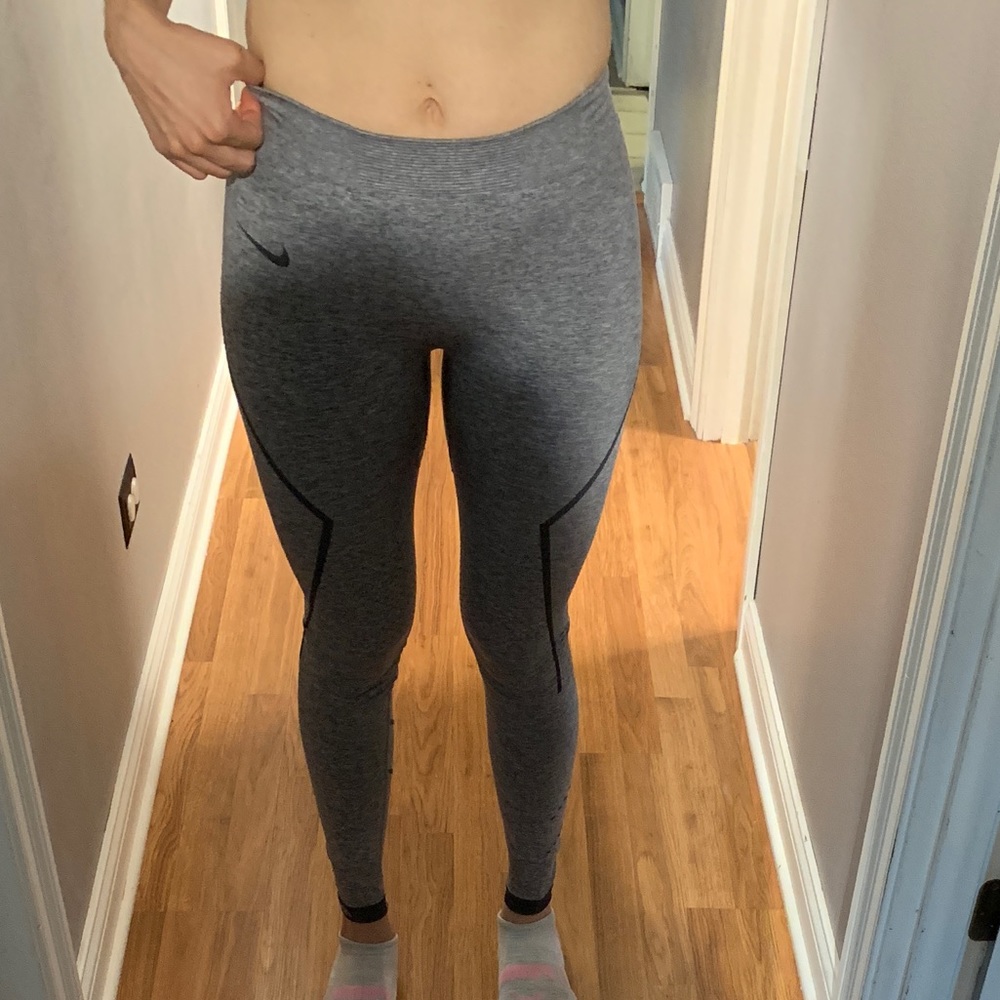 GRAY NIKE PRO LEGGINGS